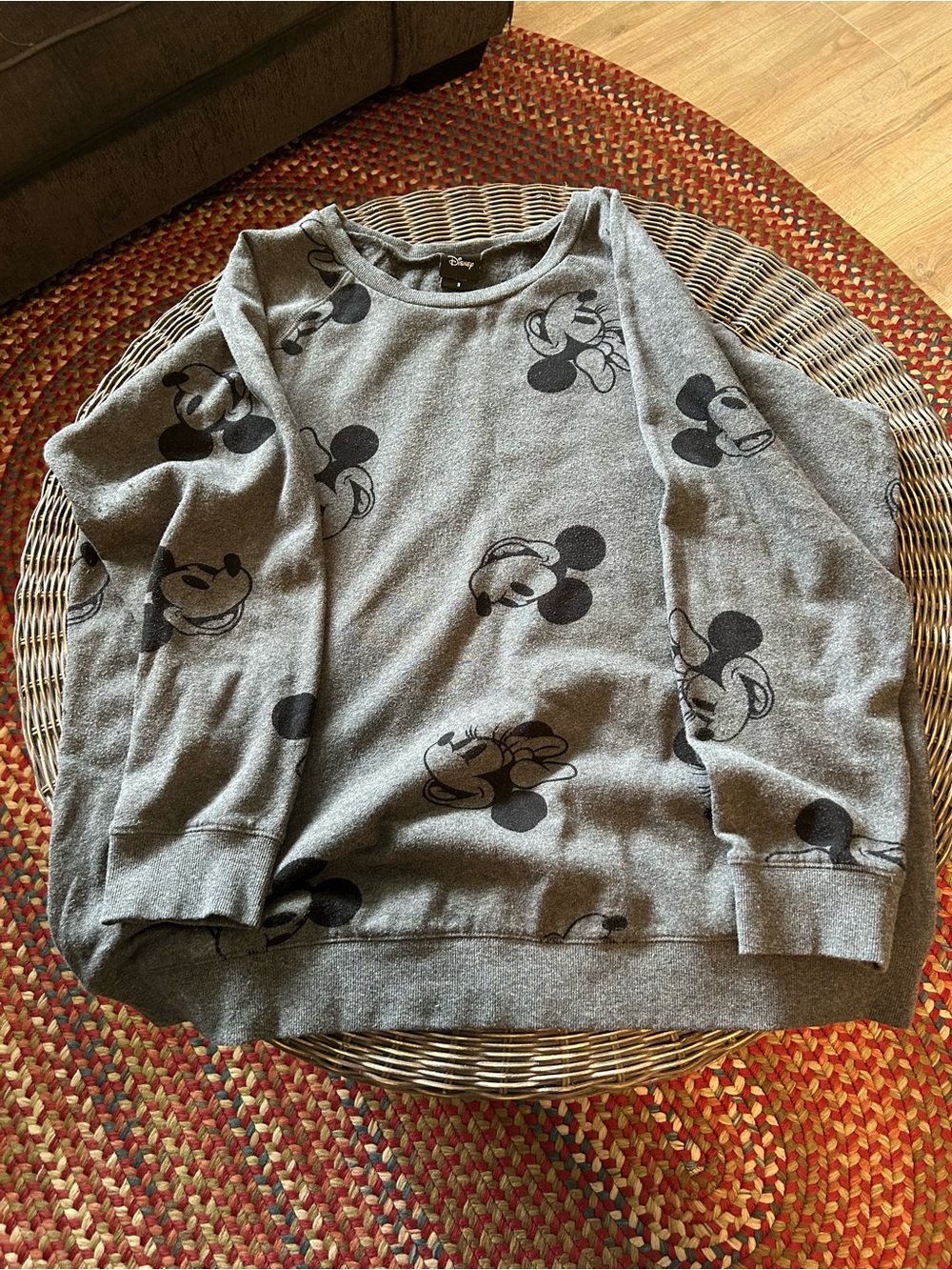 torrid Gray Mickey and Minnie Mouse Crewneck Sweatshirt size 3